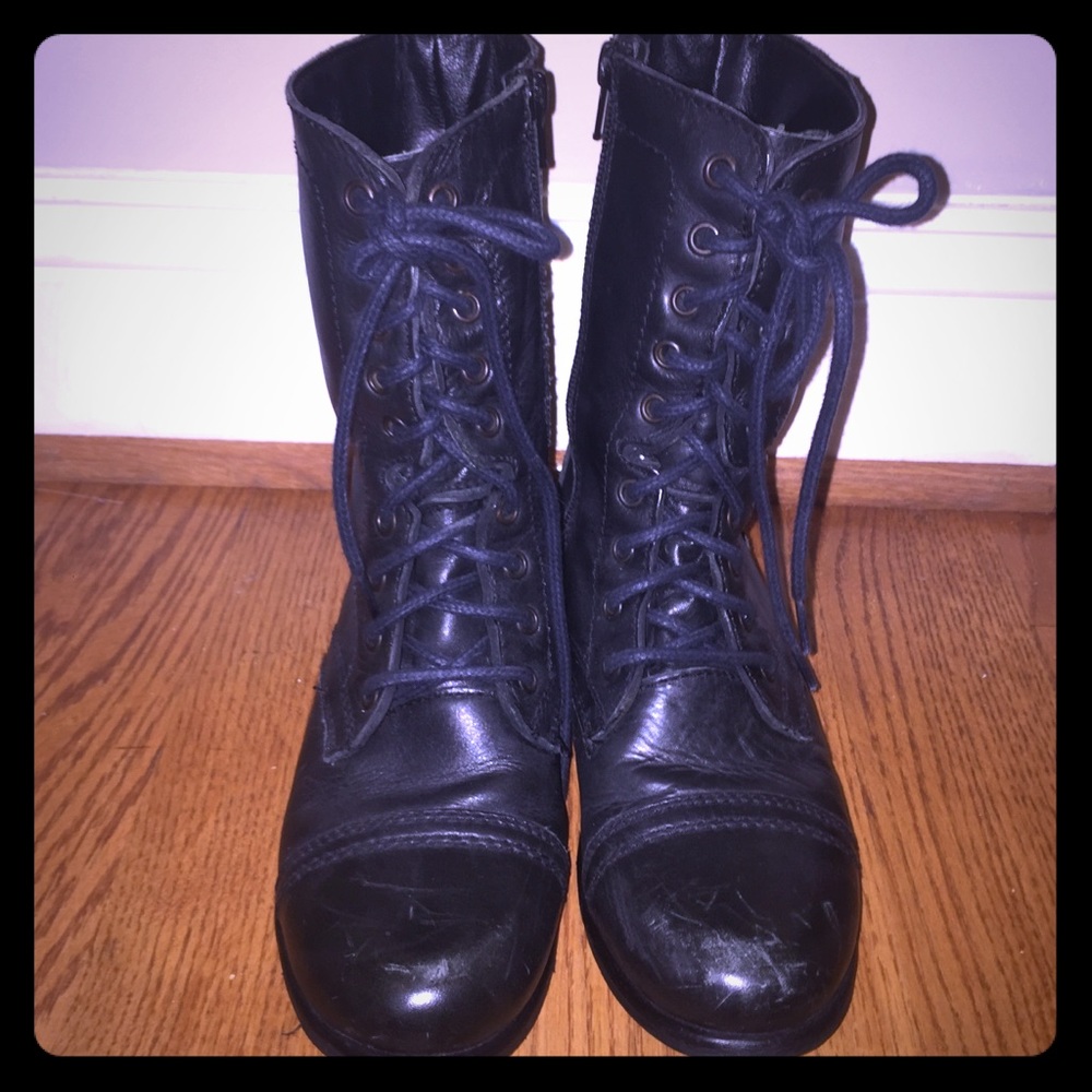 Worn 4 times. In good condition